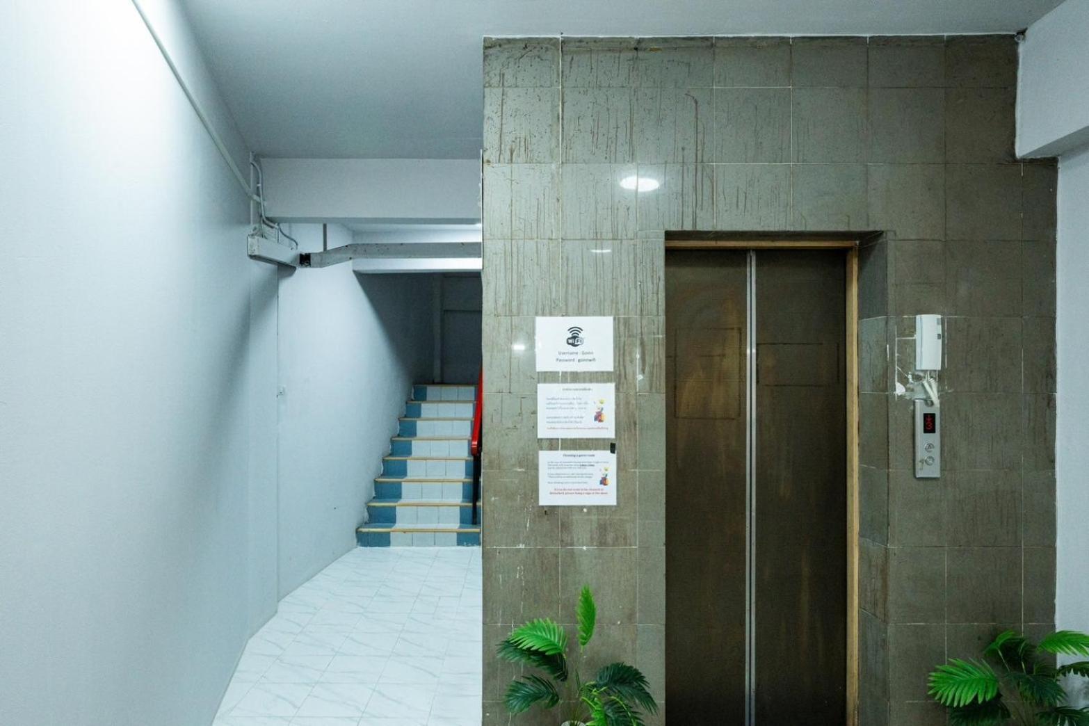 Go Inn Mrt Hua Lamphong Yaowarat Bangkok Exteriör bild